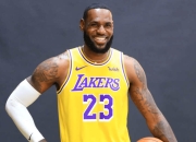 NG体育-詹姆斯在DWG比赛中高光表现，回归赛场引发热议！的简单介绍