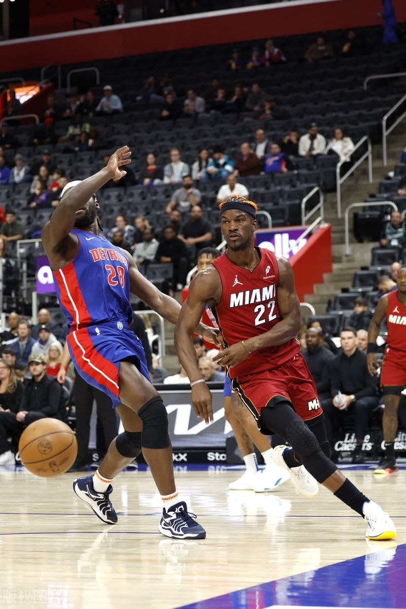 关于比赛局势复杂首场状态出色，西班牙队观众沸腾！，巴特勒重返赛场上演精彩一战的信息