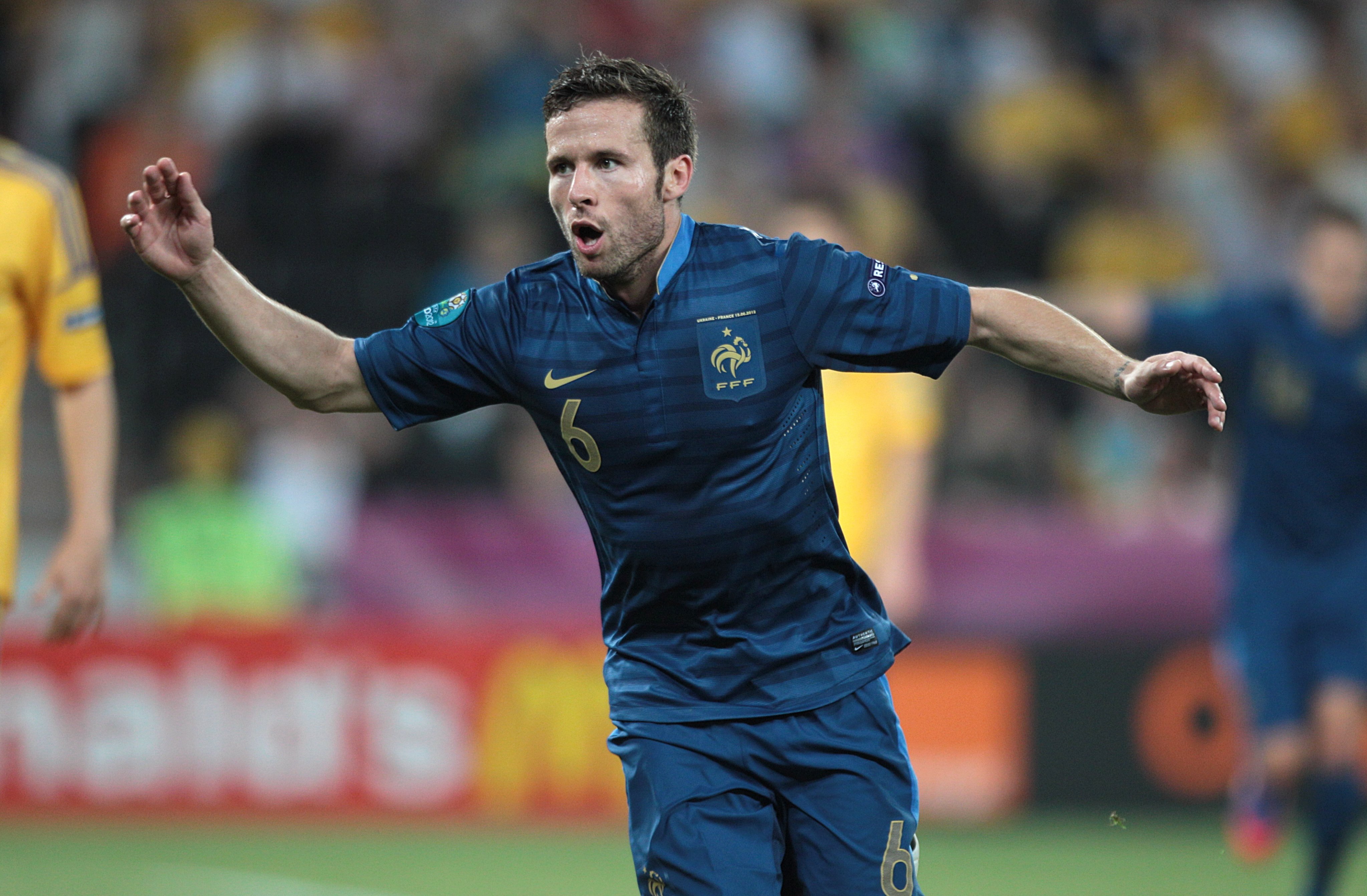 法甲倒计时；新疆广汇今晨回应争议；细节引发关注；话题不断；年轻球员得到机会(新疆广汇暴雷最新消息)