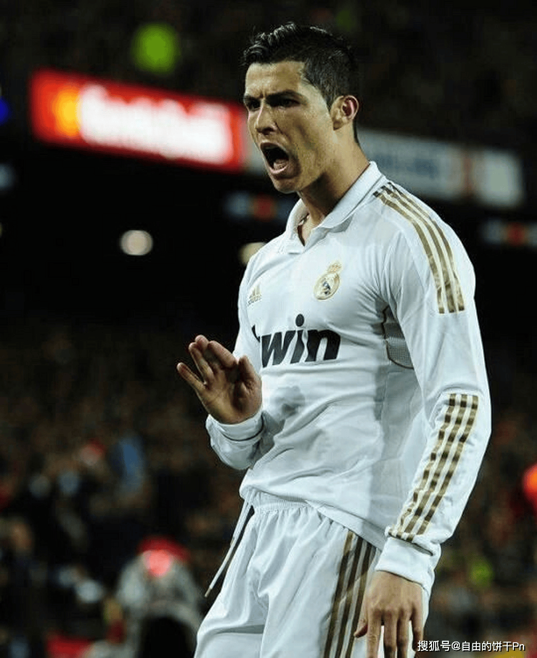 C罗回归赛场，回归赛场首场状态亮眼，巴塞罗那观众沸腾！的简单介绍